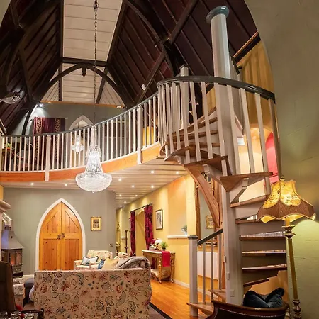 빌라 Beautiful Restored 19th Century Gothic Church *